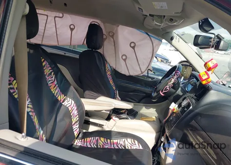 2011 Chrysler Town & Country Touring-L from USA, damaged, VIN 2A4RR8DG5BR630361